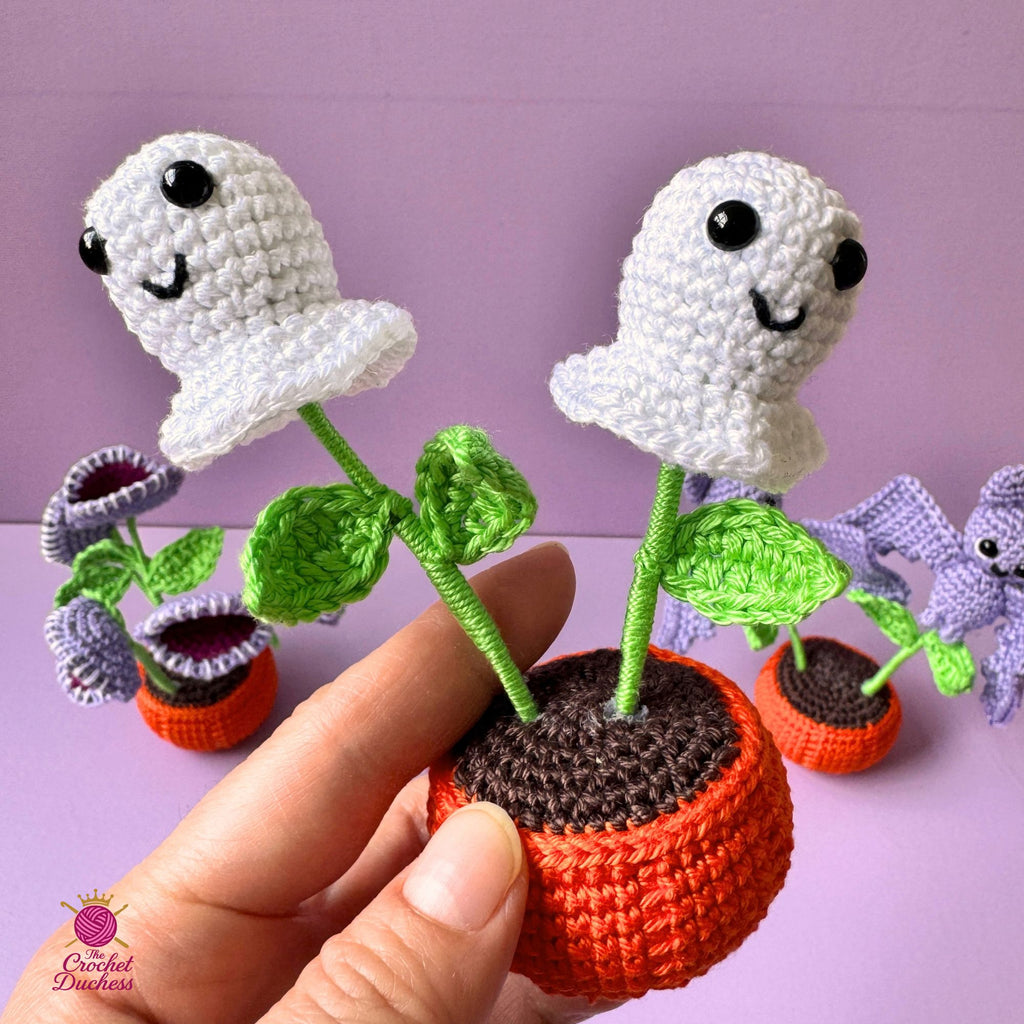 Spooky Plants Crochet Pattern – Halloween Pumpkin Pots with Bats, Ghosts & Venus Flytrap